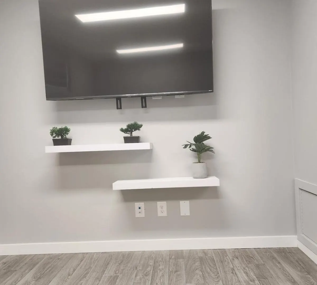 Entire Basement Suite In Bonavista Winnipeg